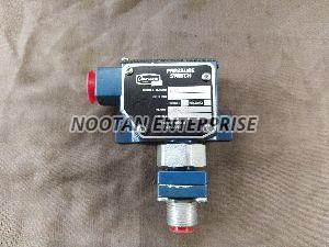 AMOT CONTROLS 2BKV2-AA PRESSURE SWITCH 10-30 PSI 8252M 2BKV2AA