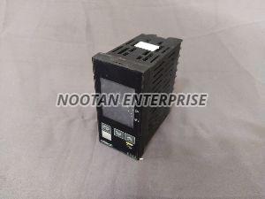 OMRON E5EZ-RR203T TEMPERATURE CONTROLLER 100-240 VAC