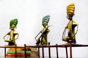 Iron Macha Much Village Men Table Decor