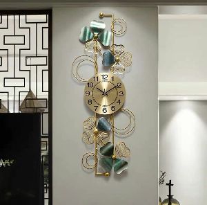 Vertical Clover Iron Wall Clock