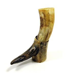 NATURAL HANDMADE DRIINKING VINKING HORN MUG WITH STAND