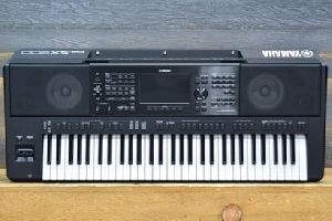 Brand New Yamaha PSRSX900 Arranger Workstation keyboard