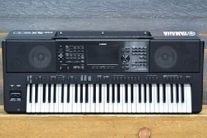 Yamaha PSR-SX900 Digital Workstation 61-Key Keyboard
