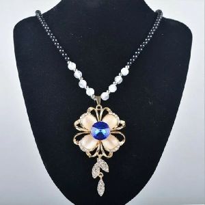 women fashion necklace