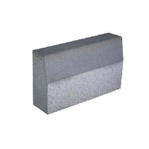 Concrete kerb stone