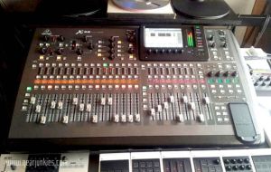 Behringer X32 32-Channel 16-Bus Recall Digital Mixer