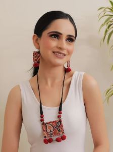 Handcrafted Kalamkari Fabric Necklace Set