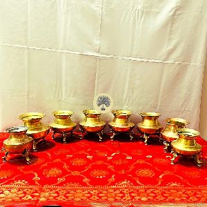 Brass assorted small pot with legs