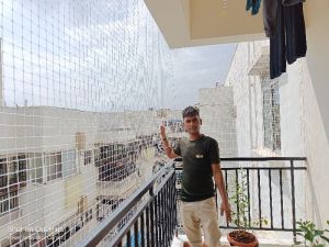 Pigeon netting for balconies