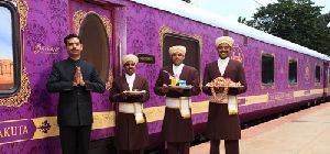 luxury train tours