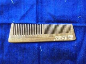 10-20 gm Wooden Comb