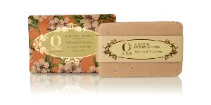 ALMOND, HONEY AND OATS BATHING BAR