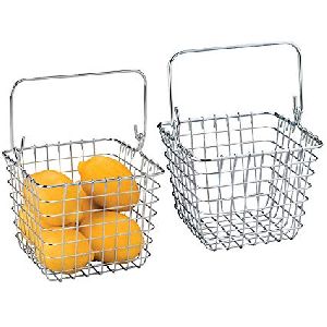 Metal wire basket with handle