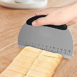 Cake Smoother with Scale Cutting Knife