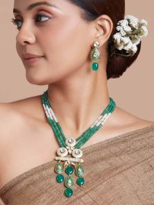 Green and White Necklace Set with Hydro Polki