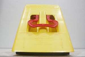 R-560 MHCV Plastic Wheelchock