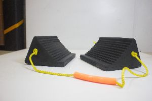 C-Shape  Rubber Wheelchock