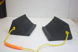 C-Shape  Rubber Wheelchock