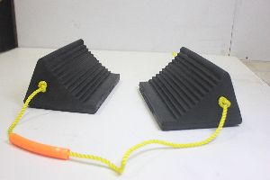 rubber wheel chock C Shaped Coupled
