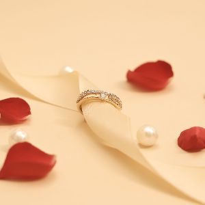 R345 Gold and Diamond Ring