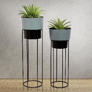 Iron Pot With Stand