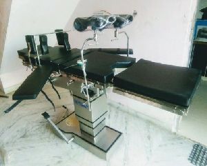 Super Deluxe Hydraulic Operating Table