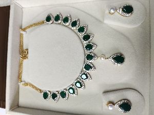 18 k gold necklace with Green Synthetic Stone &amp; Moissanite Diamond