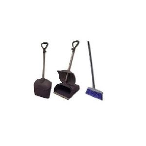 Closed Dustpan and Brush Set