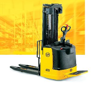 Om Battery Operated Stacker with Electric Steering