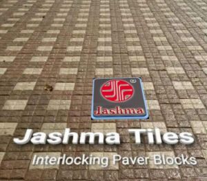 Interlocking concrete block