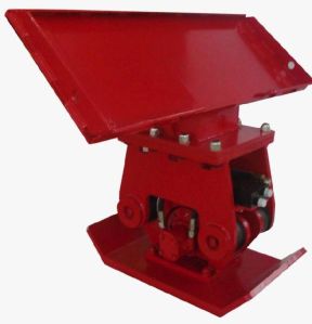 Hydraulic soil plate compactor