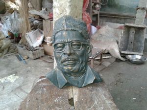 Manna Dey Relief Statue