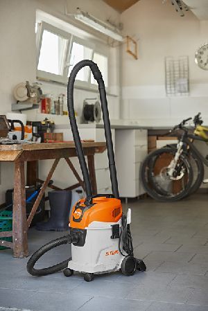 STIHL SE 33 Wet and Dry Vacuum Cleaner