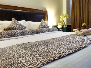 Bed runner