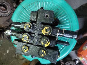 CAT 424B CONTROL VALVE