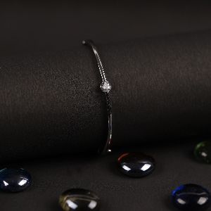 Elegant Solitair Round Diamond Bracelet