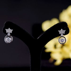 Queen Solitaire Unique Diamond Earring