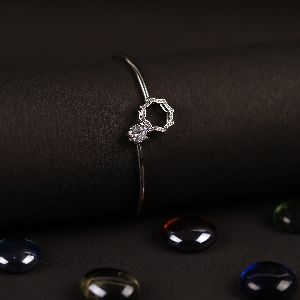 Solitaire Diamond Studded in Star Bracelet