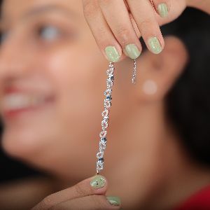 Unique Styling Chain Diamond Bracelet