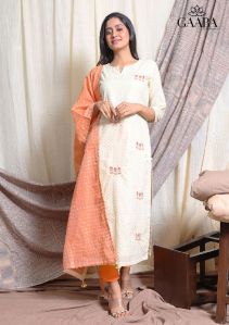 CLASSIC CREAM KURTA WITH ORANGE CHECKS DUPATTA