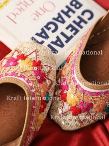 embroidered punjabi leather jutti