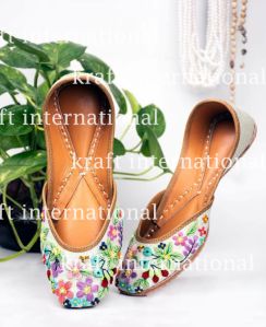 multicolour embroidery leather juttis