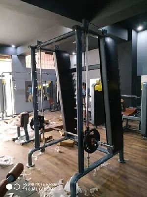 Smith Machine With Counter Weight