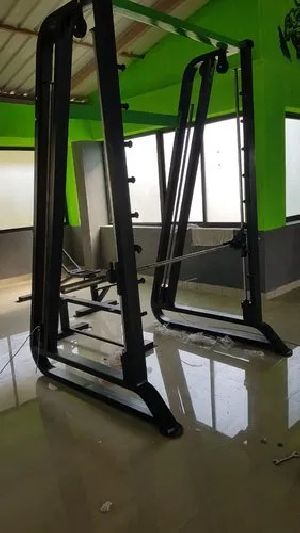 Smith Machine With Counter Weight