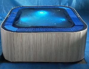 Outdoor spa tub 7 by 8 Feet
