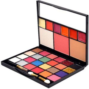 Fabsecret eyeshadow plus blush palette