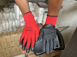 black crinkle latex coated red poly glove