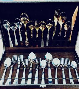 cutlery box