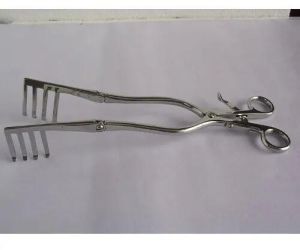 self retaining retractor