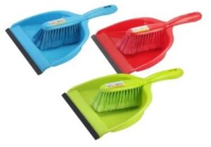 Plastic Dust Pan With Brush